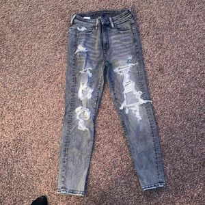 American Eagle woman’s size 2 skinny jeans. extra short